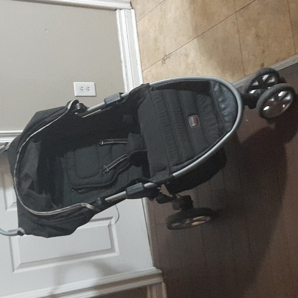 Britax B-Agile one brake lock system 3 wheel jogging stroller - Picture 2 of 7